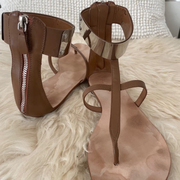 Leather sandals with ankle cuff - Picture 3 of 3